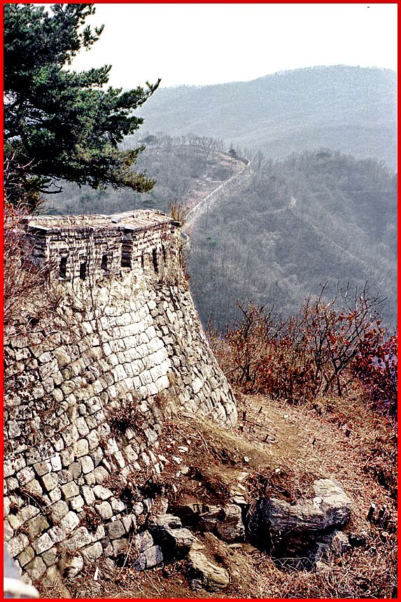 1996-18-032 - Namhansansong - another view from the wall - (Photography by Karsten Petersen)