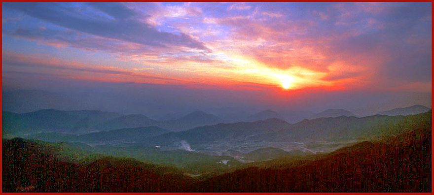 1999-08-075 - Palgongsan - sunset seen from the slopes of Tong-bong - (Photography by Karsten Petersen)