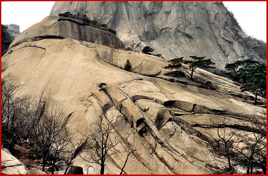 1996-34-021 - Pukhansan - a view of the massive granite structures at the foot of Insubong - (Photography by Karsten Petersen)