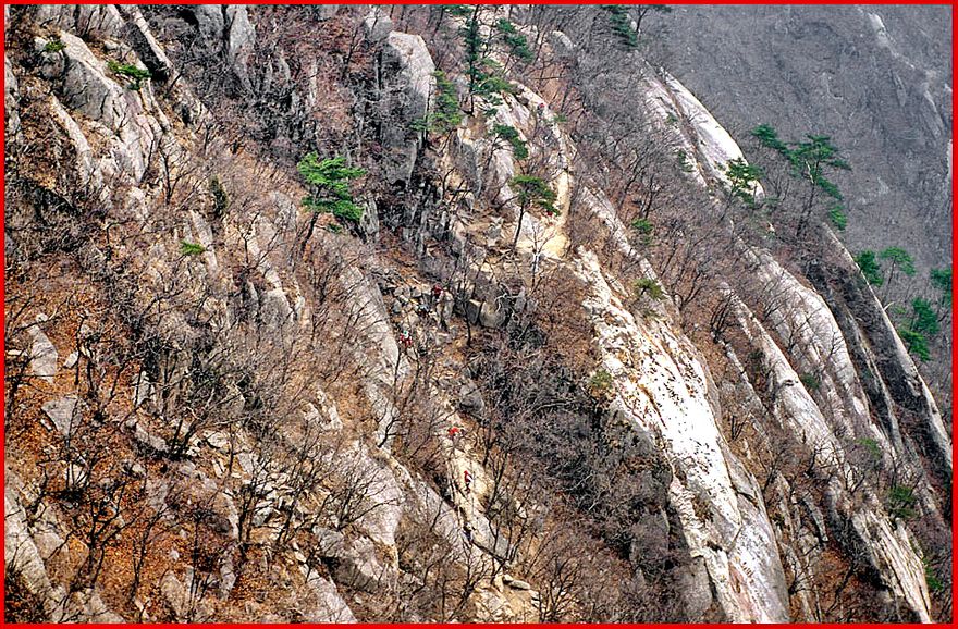 1996-34-033 - Pukhansan - a look down to the trail below - (Photography by Karsten Petersen)
