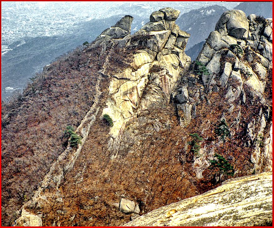 1996-34-048 - Pukhansan  - view down to remains of the fortress wall of Pukhansansong - (Photography by Karsten Petersen)