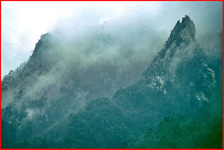 1996-31-033 - Soraksan - in mist -, view from the Ssangchon River valley - (Photography by Karsten Petersen)