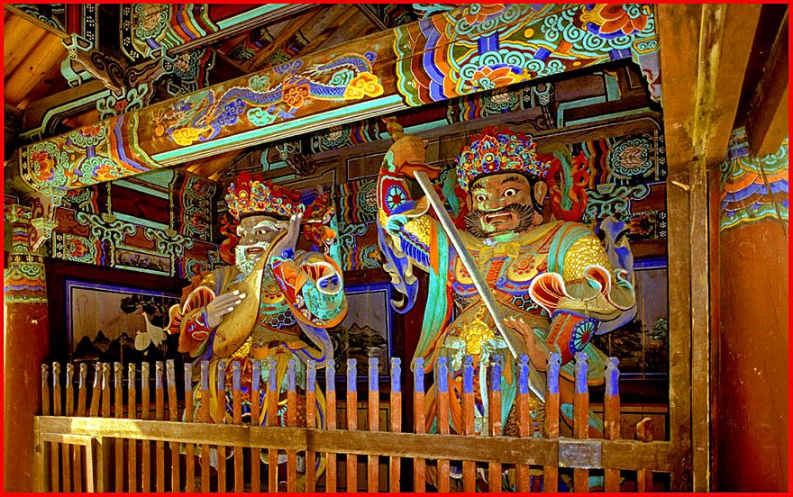 1996-32-100 - Shinghung-sa - the temple guardians - (Photography by Karsten Petersen)