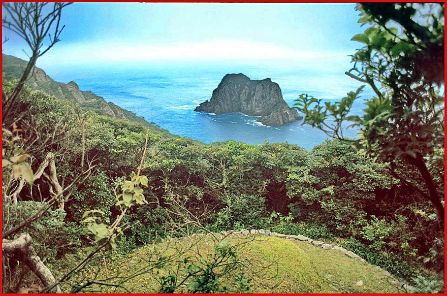 1997-22-066 - Hongdo - tomb and rock , - from the eastern side of the island - (Photography by Karsten Petersen)