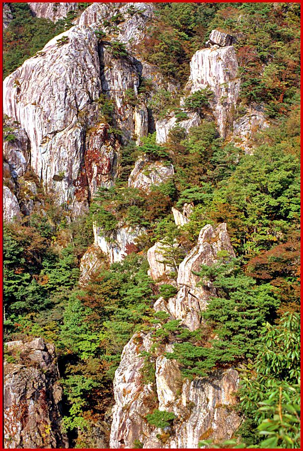 2000-32-058 - Taedunsan - stunning mountain side - (Photography by Karsten Petersen)