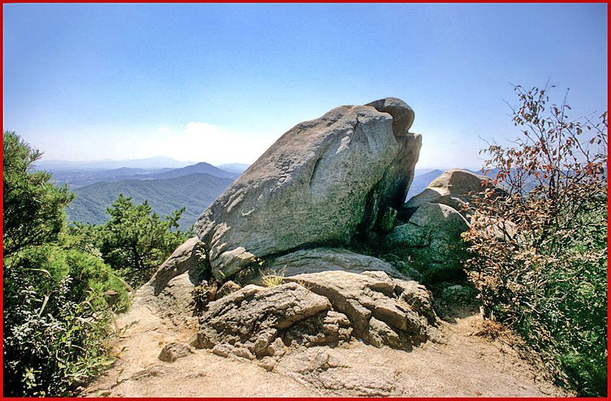 2000-31-078 - Toksan - one of the characteristic big boulders on the slopes of Toksungsan - (Photography by Karsten Petersen)