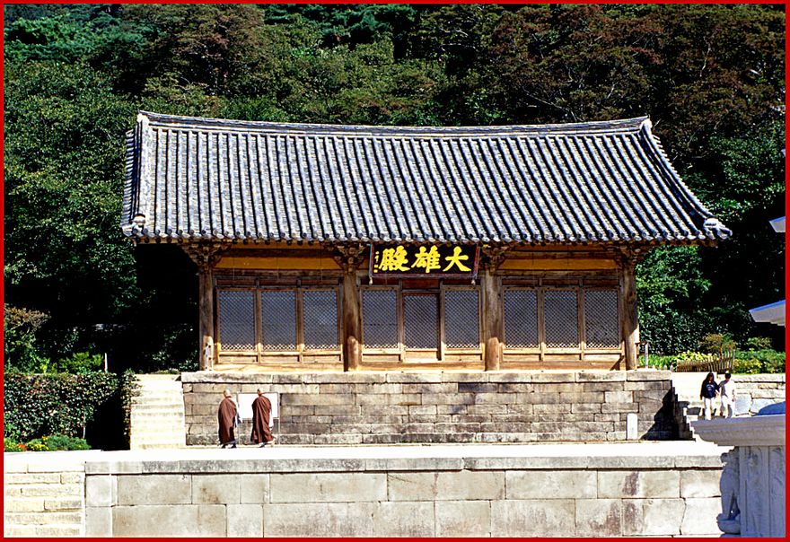 2000-31-038 - Sudok-sa - the old main hall of the Sudok-sa temple - - a unique building because it is the only one left with some remaining Paekche architecture - (Photography by Karsten Petersen)