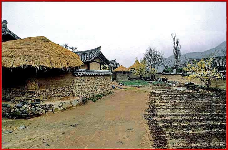 1996-29-034  - Inside the traditional village of Hahoe - - -