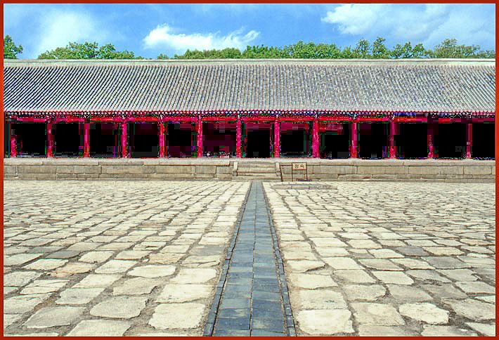 1991-05-064  - A picture of themain hall - Chongjoj - of the Royal Ancestral Shrine - Chongmyo -
