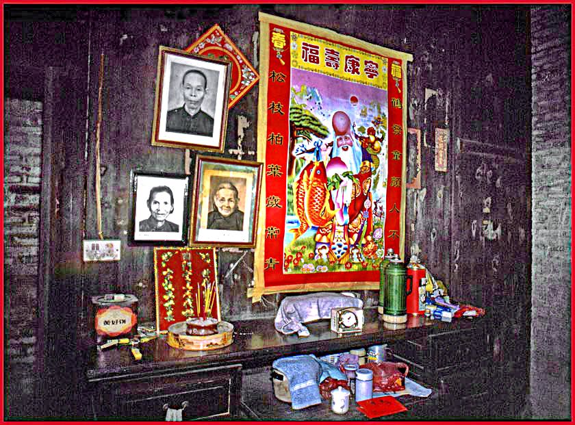 2003-14-056  - The family ancestral altar in the main room of the Tao family manor where you honor the ancestors - (Photo- and copyright:  Karsten Petersen)