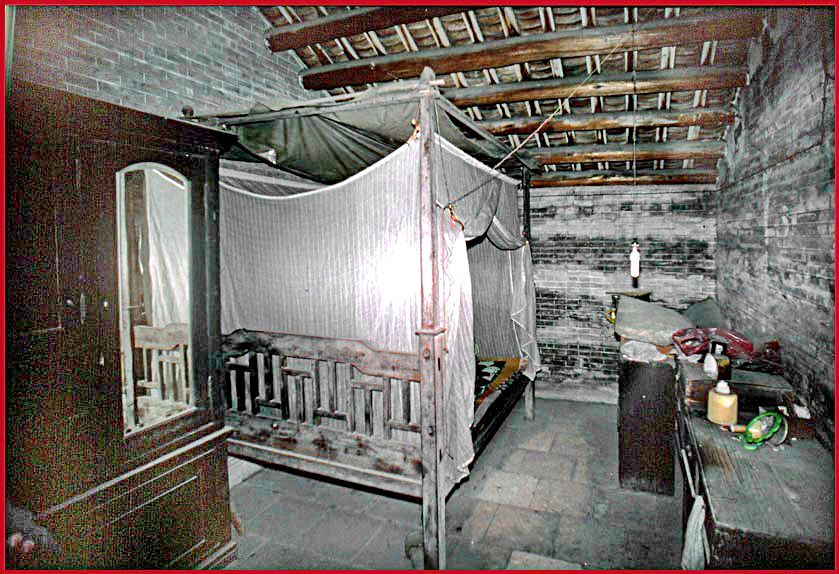 2003-14-061  - Passing a bedroom with a wonderful old bed covered by mosquito net - (Photo- and copyright:  Karsten Petersen)