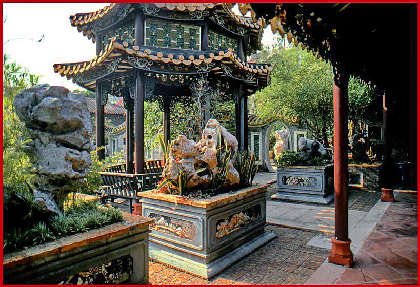 2003-12-35  - Ching Hui Yuan Garden - (Photo- and copyright: Karsten Petersen)