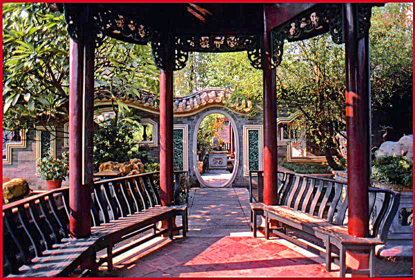 2003-12-40  - Ching Hui Yuan Garden -  (Photo- copyright: Karsten Petersen)