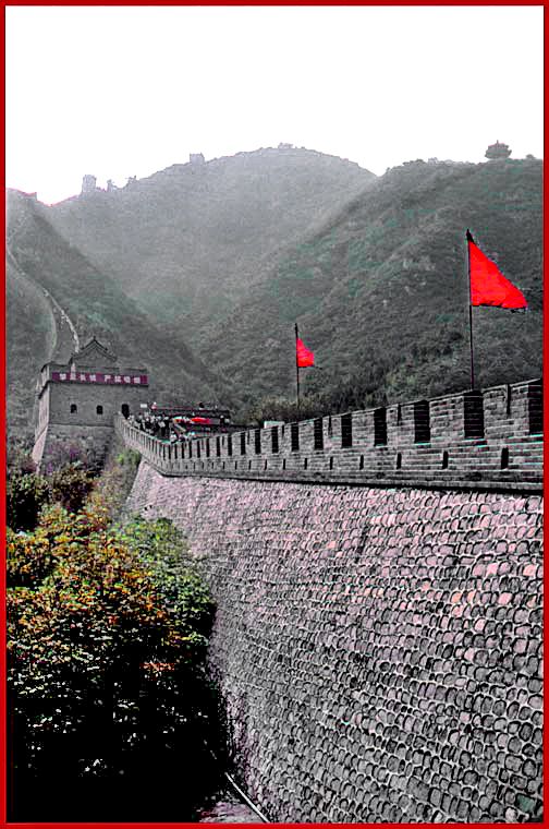 2000-21-040  - - the wall at the Juyongguan Pass - (Photo- and copyright: Karsten Petersen)