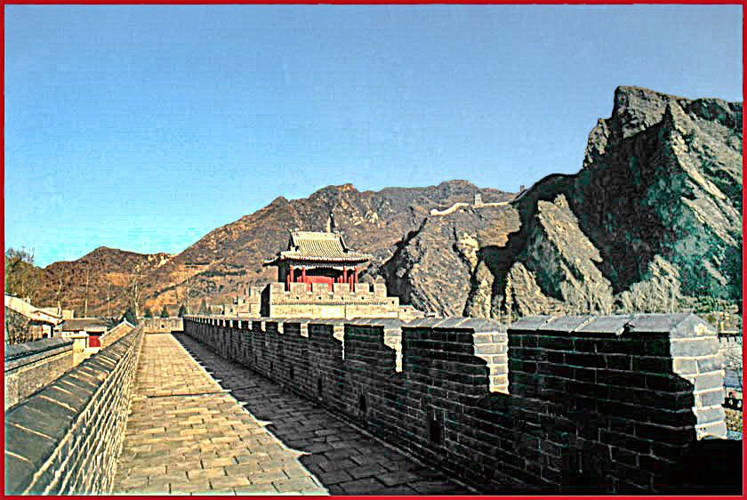 2002-09-057  - The Great Wall - on the wall around the fortress at the Huangya Pass - (Photo- and copyright: Karsten Petersen)