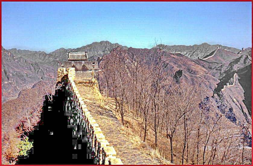2002-09-065  - The Great Wall - here at the top of the wall,- 735 meters above sea level - (Photo- and copyright: Karsten Petersen)