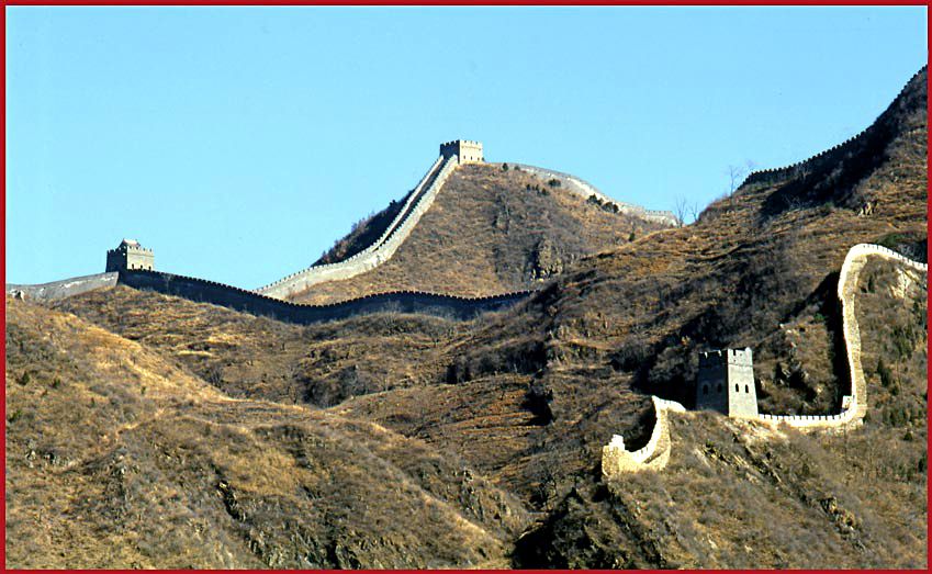 2002-10-009  - The Great Wall - like a mighty dragon high upon the slopes of the Huangya Pass - (Photo- and copyright:  Karsten Petersen)