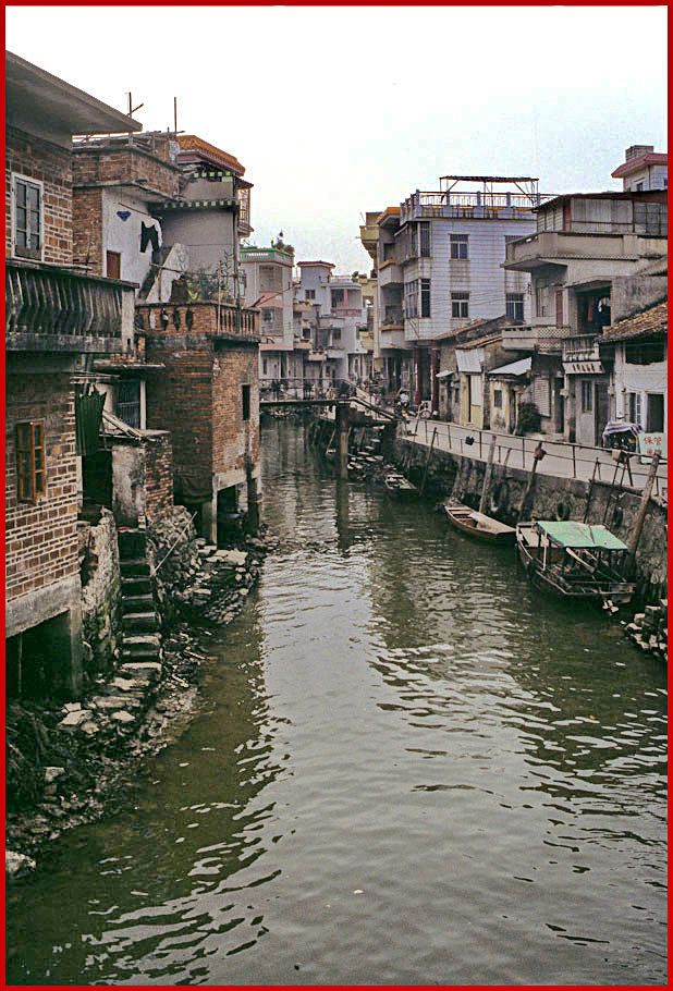 2002-03-037  -  On Danes Island - view of the village and canal near the ferry station - (Photo- and copyright: Karsten Petersen)