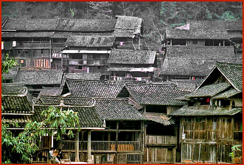 2003-18-035  - Dong village -  (Photo- and copyright: Karsten Petersen)