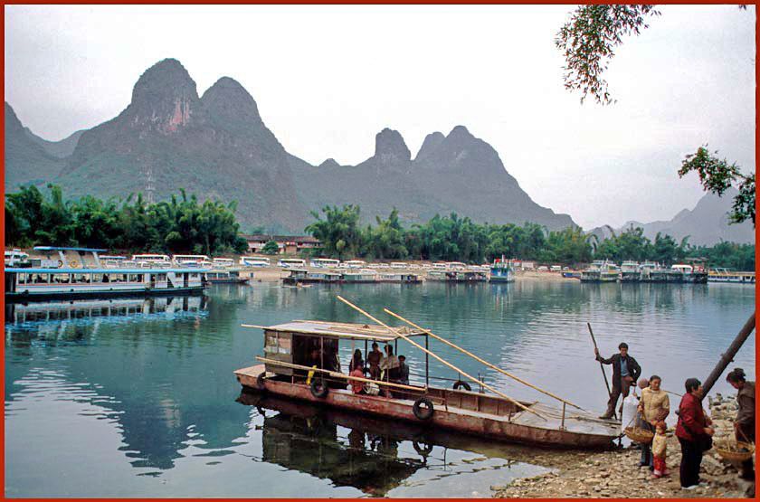 2003-18-080  - Li River - local ferry that took us to the opposit river bank -   (Photo- and copyright: Karsten Petersen)