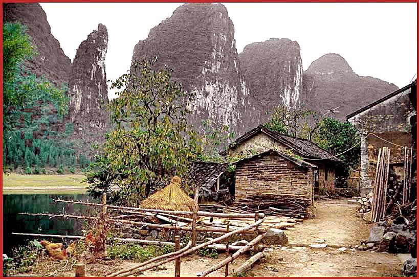 2003-19-004  - Li River village -  The 