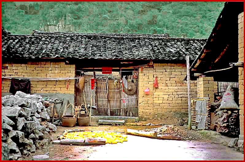 2003-19-002  - Li River Village  -  A view into the courtyard of a traditional Chinese farm house - - (Photo- and copyright: Karsten Petersen)