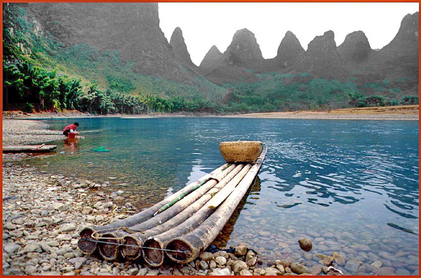 2003-20-067  - Li River - bamboo boat - (Photo- and copyright: Karsten Petersen)