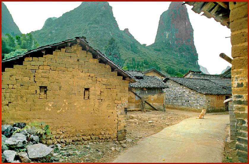 2003-19-094  - Li River - Another village along the trail - (Photo- and copyright: Karsten Petersen)