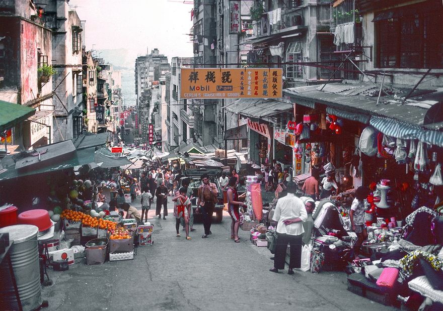1975-13-041  - Street in Sheung Wan - (Photo- and copyright: Karsten Petersen)