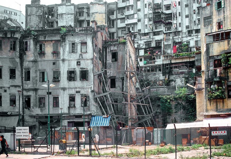 1975-13-049  - Demolition site - Sheung Wan - (Photo- and copyright: Karsten Petersen)