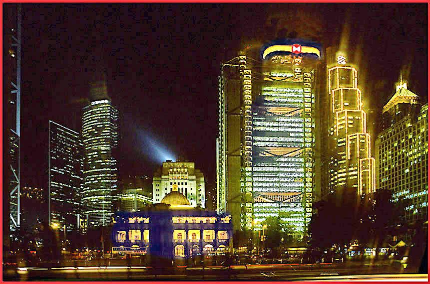 1997-05-025  - Contrasts, - the old colonial Legislative Counsil building and the HK & Shanghai Bank head quarter - (Photo- and copyright: Karsten Petersen)