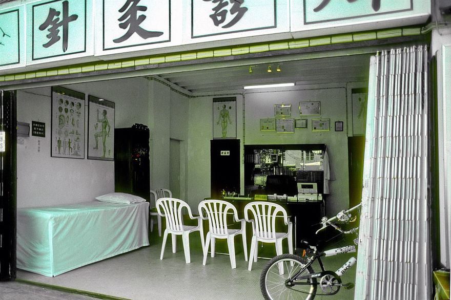 1996-06-094  - And here the doctor's office in village Tai O - - - (Photo- and copyright:  Karsten Petersen)