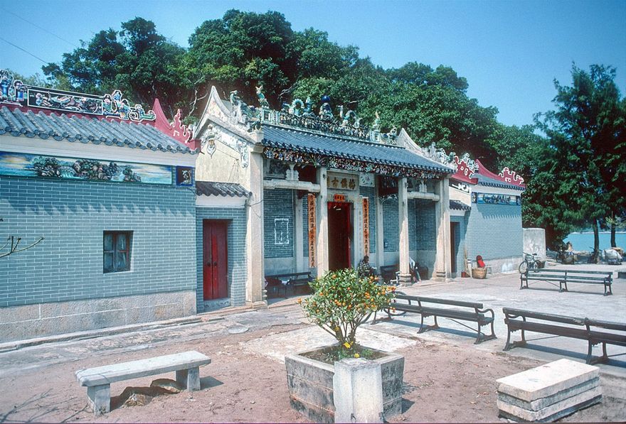1996-07-001  - The lovely, little Yeung Hau temple - - -