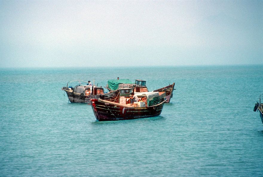 1996-07-012  - Smuggler boats fully loaded - - -  Waiting for the police officer to leave -