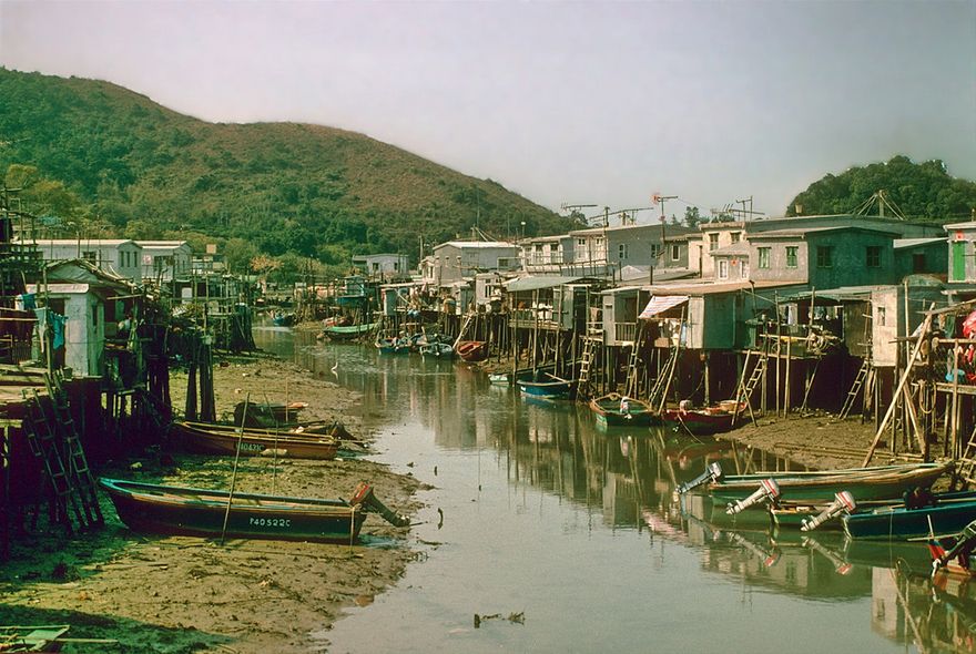 1996-07-047  - Tai O - a fishing village on stilts - here at low tide -  (Photo- and copyright: Karsten Petersen)