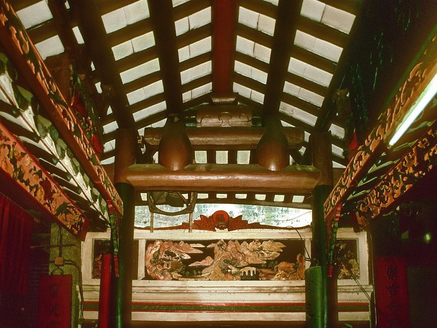 1996-07-068  -  A final image from the Kwan Tai temple - a look towards the ceiling - -