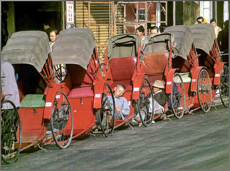 1973-18-098  - Rickshaws - Hong Kong taxi station - in 1973 -  (Photo- and copyright:  Karsten Petersen)