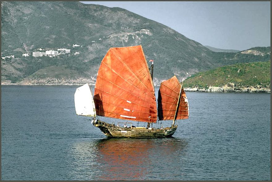 1974-02-074  -  Chinese junk in Hong Kong's East Lamma Channel in 1974 -  (Photo- and copyright: Karsten Petersen ©)