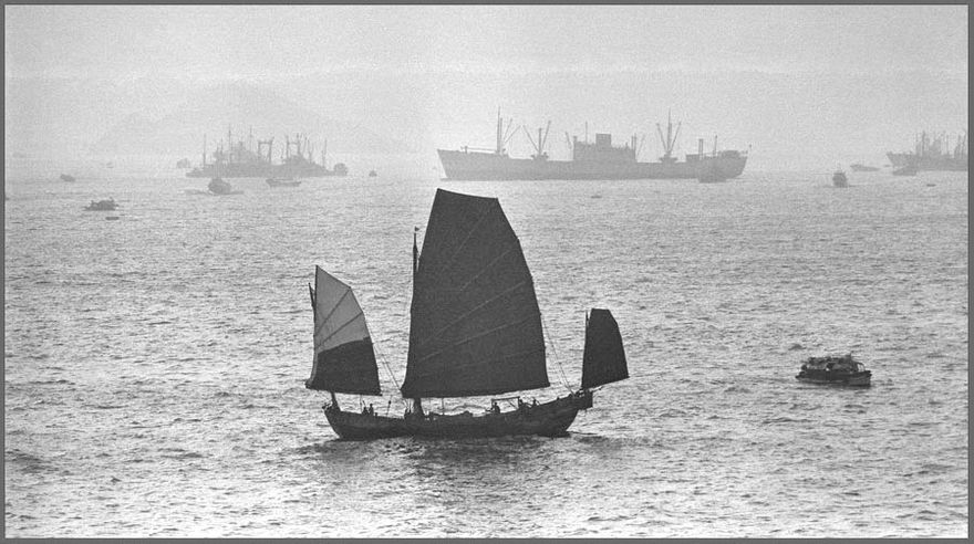 01-76-FRAME-6  -  Chinese Junk - in the mist, - Hong Kong Harbour -, 1976 - (Photo- and copyright: Karsten Petersen)