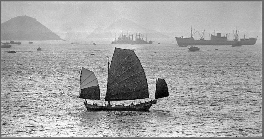 01-76-FRAME-7  - Chinese Junk - in the mist, - Hong Kong Harbour -, 1976 - (Photo- and copyright: Karsten Petersen)