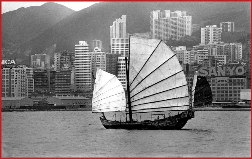 H0177-FRAME-0  - Chinese Junk - in Victoria Harbour, - Hong Kong -, Nov.04.1976 - (Photo- and copyright: Karsten Petersen)