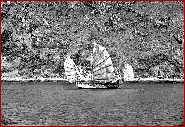 29F-frame 6  -  Chinese Junk - in the East Lamma Channel, - Hong Kong -, early 1977 - (Photo- and copyright: Karsten Petersen)