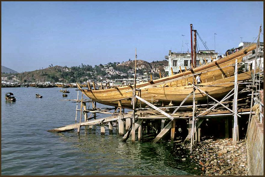 1973-15-032  - Shipyard building traditional wooden junks at Cheung Chau, - 1973 - (Photo- and copyright: Karsten Petersen)