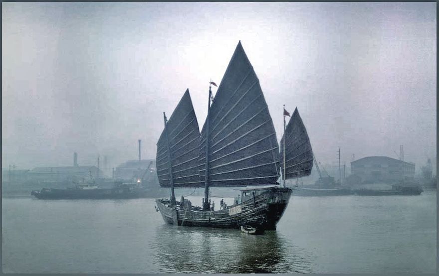 1973-01-043  -  Junk on the Huangpo river  -  (Photo- and copyright: Karsten Petersen )