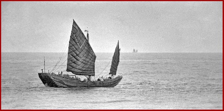 E0394-Frame-06  - Chinese Junk - large junk, - somewhere on the China coast -, 1975  -  (Photo- and copyright: Karsten Petersen)
