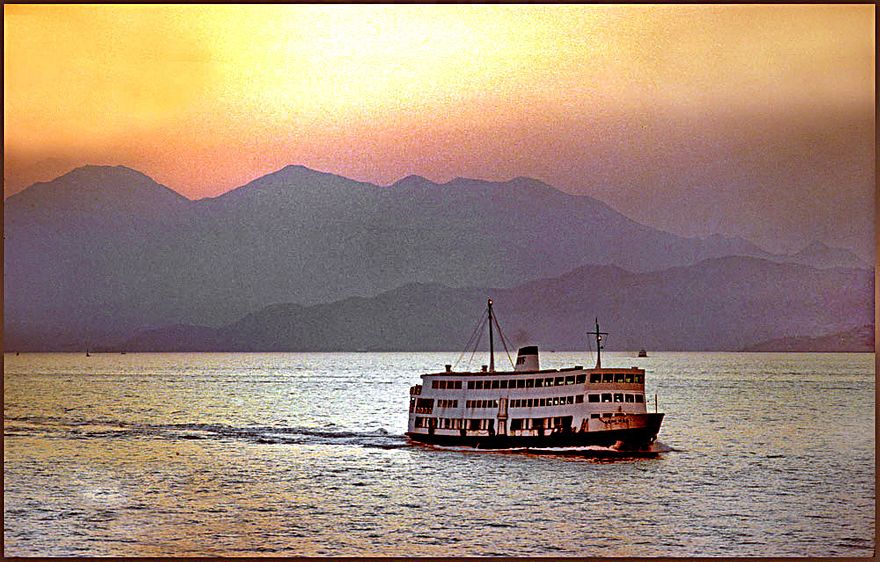 1977-01-096  - Dusk - and a HYF ferry approaching Hong Kong - (Photo- and copyright:  Karsten Petersen)