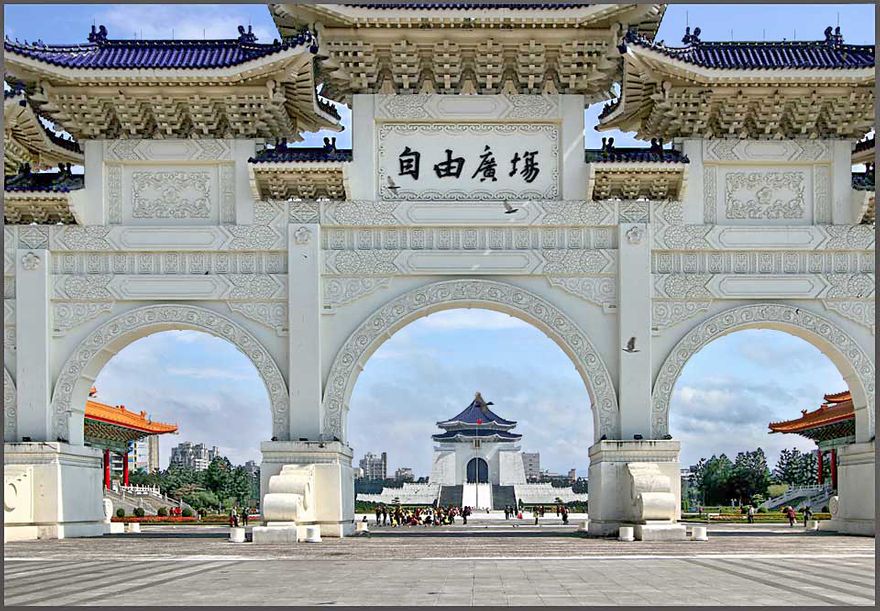 2012-02-29.053  -  The Chiang Kai-shek Memorial Hall seen through the main gate  -  (Photo- and copyright Karsten Petersen)