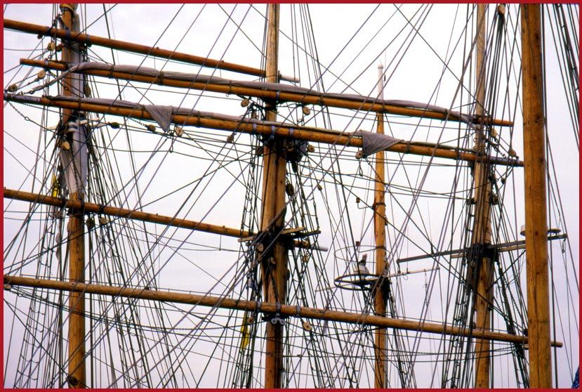 1992-08-043  - The tall ships - - -