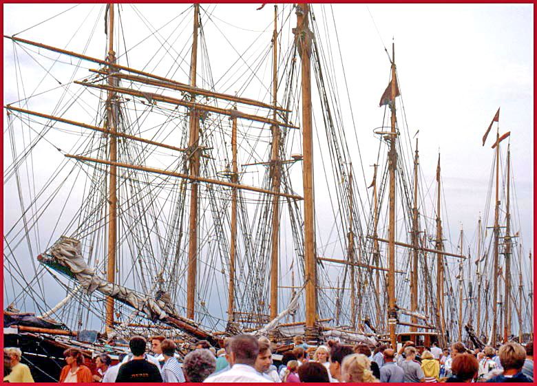 1992-08-042  - A forest of masts It looks like 1892, but in fact it is 1992, - in the port of Middelfart. - photo taken during the race , - 