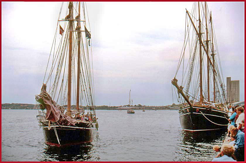 1992-08-003  - Ships arriving Middelfart in 1992 - 3-mast schooner 